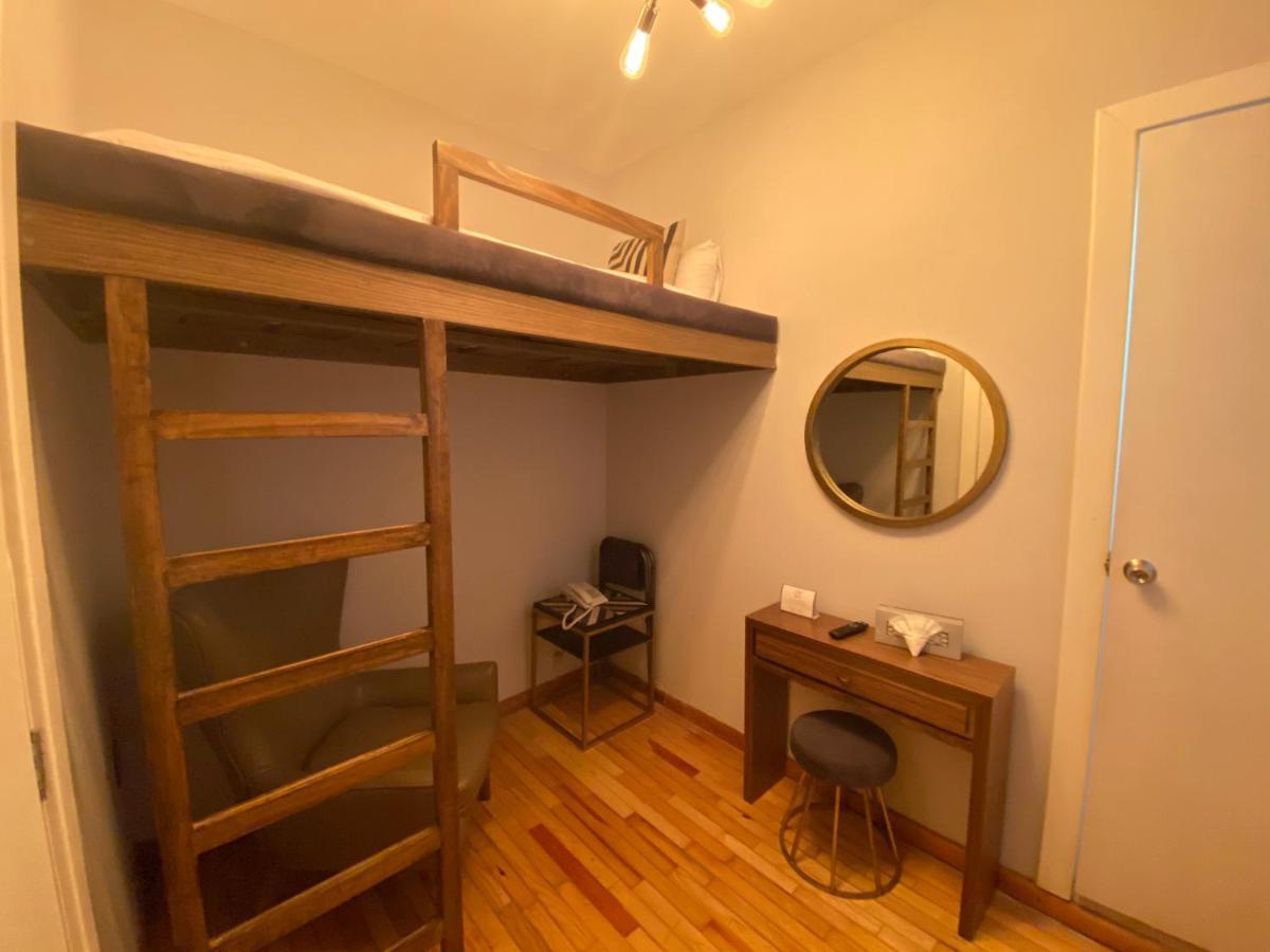 Small Single Room,999561960:JPEG