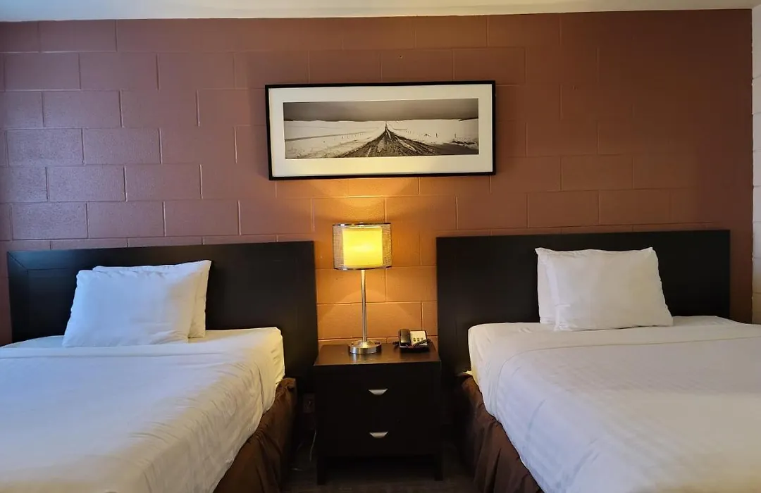 Roadking Inns Motel-1