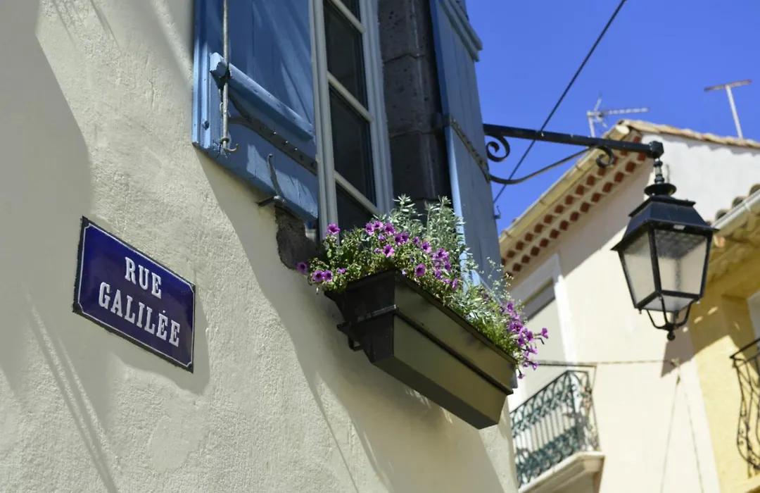 Rue Galilee-1