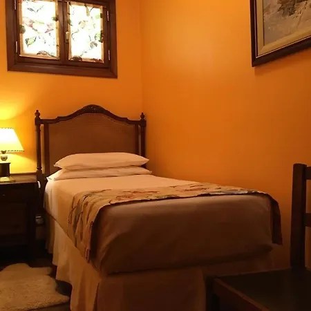 Los Nobles Hostal de Bosque-3