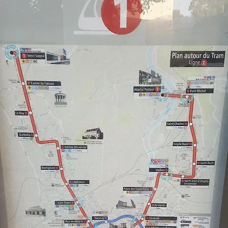 NEW CHEAP PRIVATE ROOM, KITCHEN , OVERWIEUW sea,TRAM on spot, 12 minutes from nice train station with tram , beach in 17 min tram , CHAMBRE PRIVÉE pas cher, cuisine équipée , tram sur place, APERÇU mer, 12 min de la gare de Nice avec le tram, 17 min-2