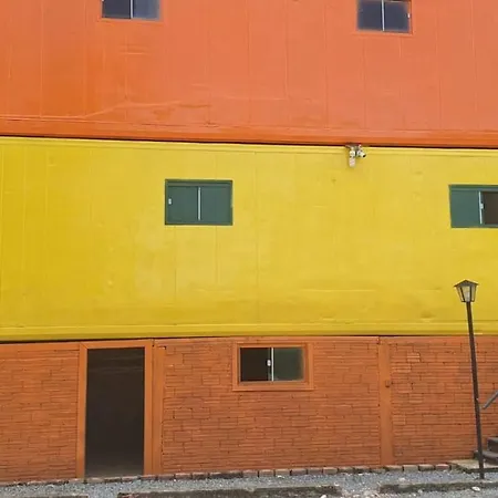 Pousada de Containers-2