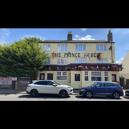 The Prince Albert, Whitton-3