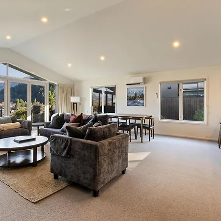 Queenstown House Bed & Breakfast And Apartments-2