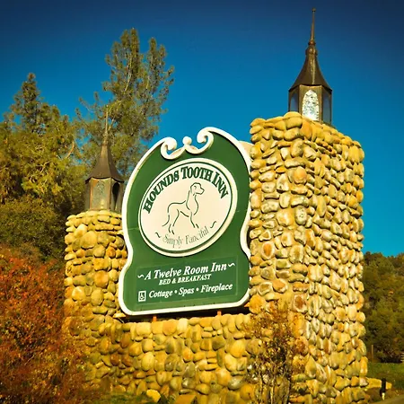 Hounds Tooth Inn-3