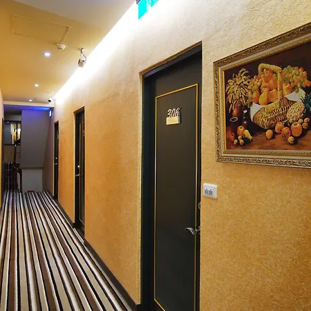 Happy Hotel-2