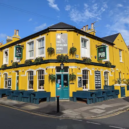 The Stirling Arms Pub & Rooms-2