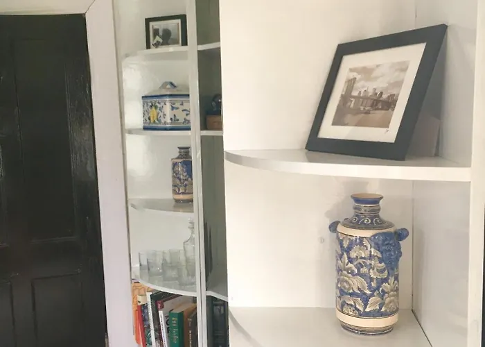 Aaron House Of Niagara Falls