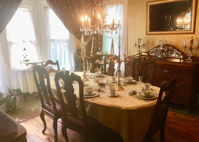 Aaron House Of Niagara Falls