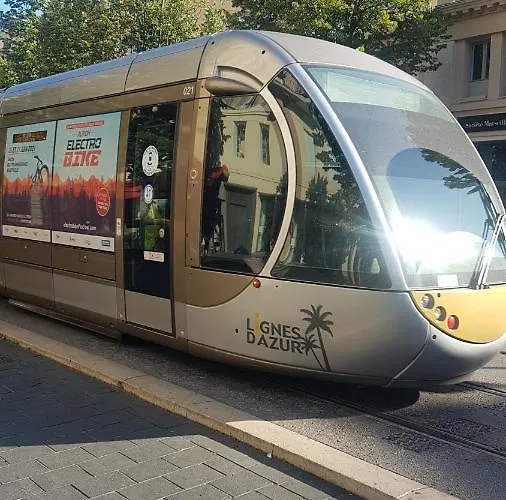 NEW CHEAP PRIVATE ROOM, KITCHEN , OVERWIEUW sea,TRAM on spot, 12 minutes from nice train station with tram , beach in 17 min tram , CHAMBRE PRIVÉE pas cher, cuisine équipée , tram sur place, APERÇU mer, 12 min de la gare de Nice avec le tram, 17 min