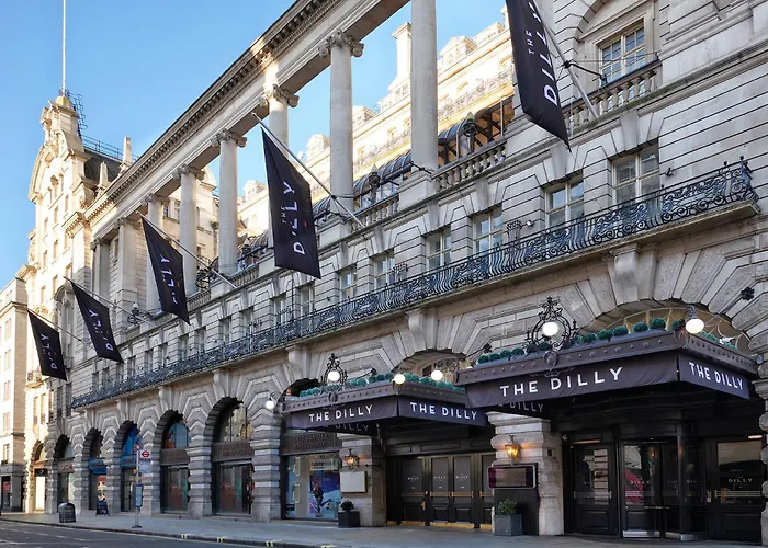 Family Hotel: The Dilly