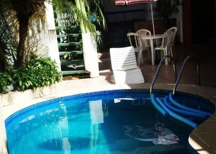 Hotel com piscina: Pousada Charme Charmant