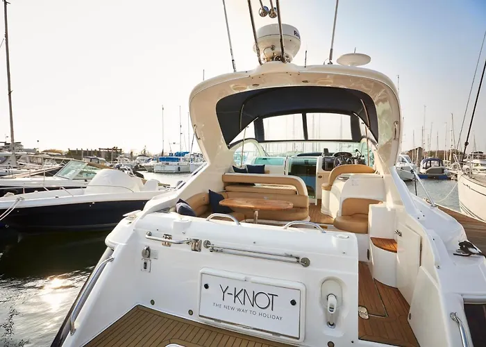 Y-Knot-Two Bedroom Luxury Motor Boat In Lymington