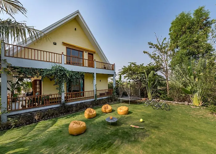 Lodge: Saffronstays Happy Fields - 3Br Pet-Friendly Pool Farmhouse With Farm Views, Hammocks & Farm-To-Table Dining Near Pune