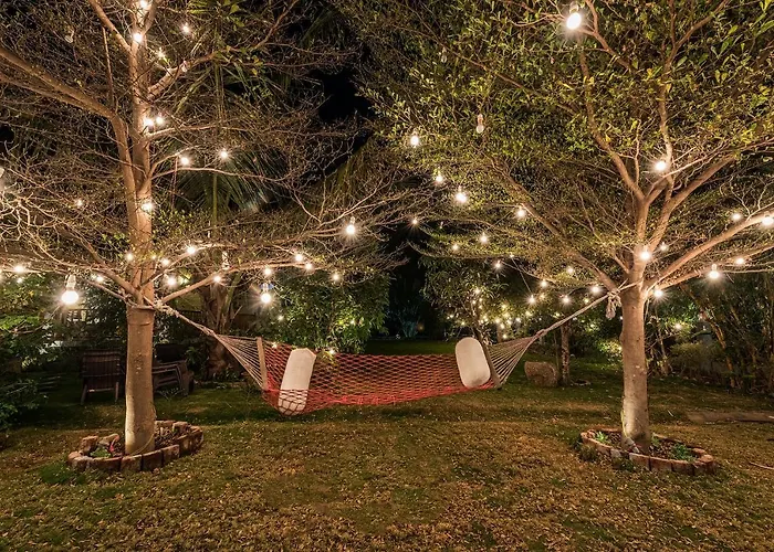 Lodge: Saffronstays Happy Fields - 3Br Pet-Friendly Pool Farmhouse With Farm Views, Hammocks & Farm-To-Table Dining Near Pune