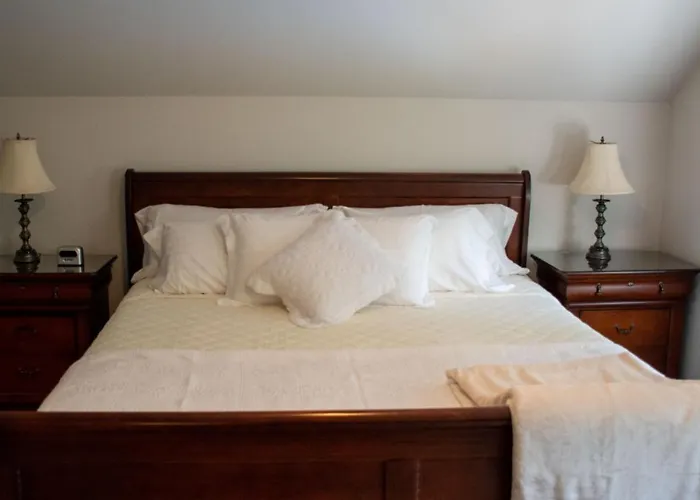 Central hotel: Upper Canada Coach House