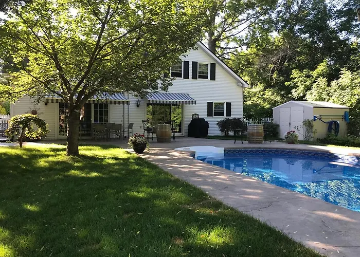 Central hotel: Upper Canada Coach House