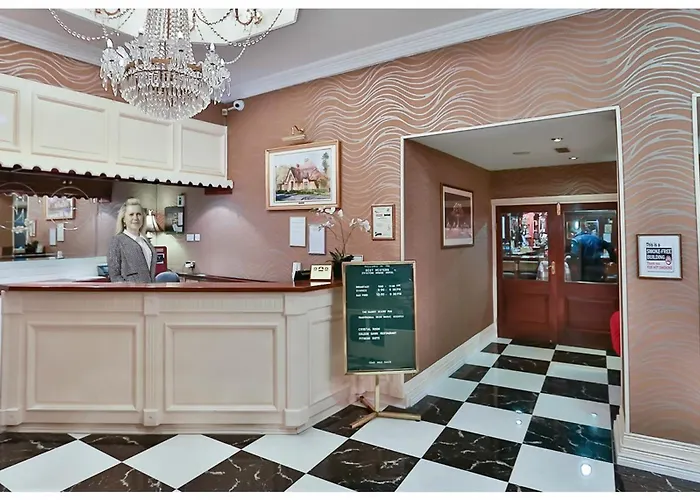 Pet Friendly hotel: Eviston House Hotel