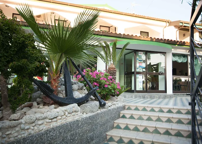 Hotel adatto agli animali: Hotel Marinella - Private Free Parking - Grotticelle Beach 200 M
