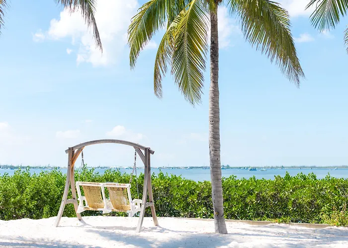 4 star hotel: Parrot Key Hotel & Villas
