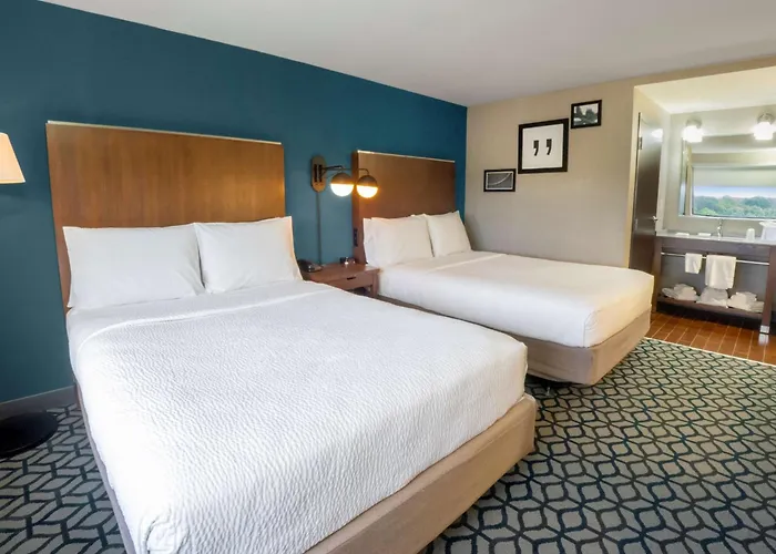 Family Hotel: Crowne Plaza Niagara Falls Ny - Riverside By Ihg