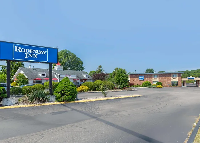 Pet Friendly hotel: Rodeway Inn Mystic