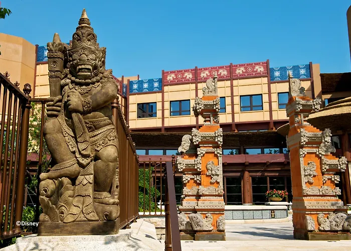 5 star hotel: Disney Explorers Lodge