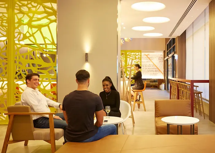 Pets Allowed Hotel Holiday Inn Express Sydney Macquarie Park By Ihg