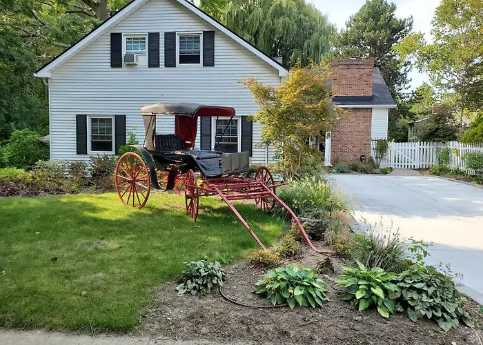 Central hotel: Upper Canada Coach House