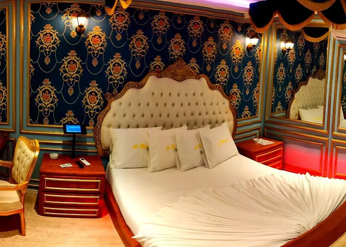 Hotel com jacuzzi: Motel Le Monde (Adults Only)