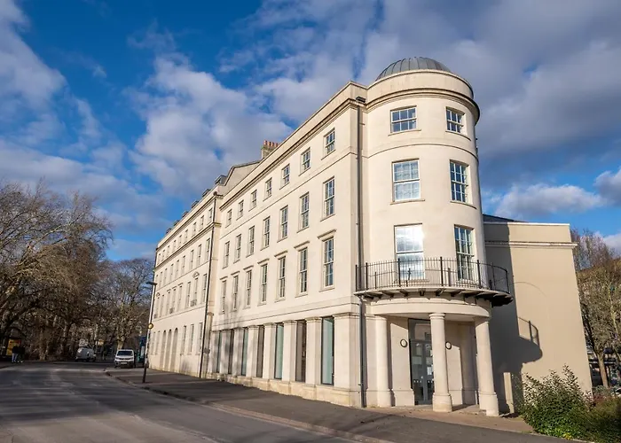 Hotel near College: University Of Bath City Accommodation