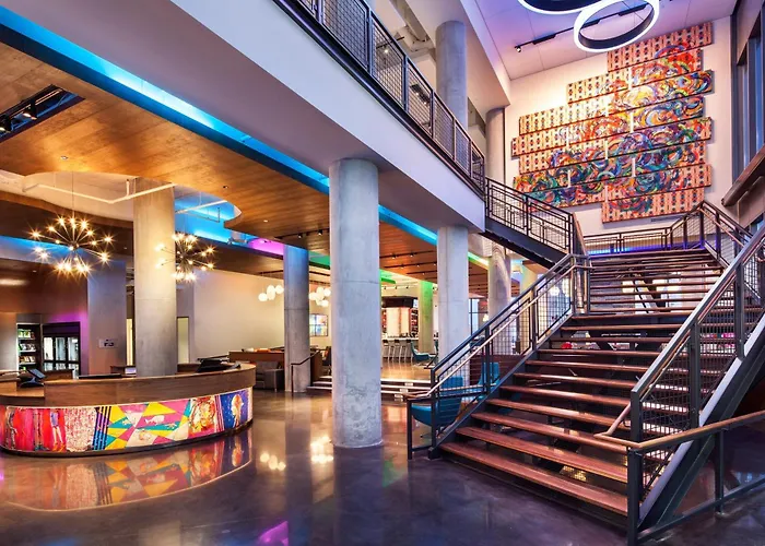 Luxury hotel only: Aloft Boston Seaport District