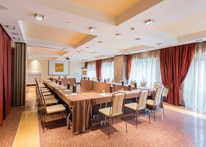 Luxury hotel only: Grand Hotel Savoia Genova, Curio Collection By Hilton