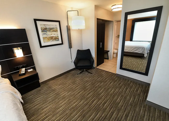 Family Hotel: Holiday Inn Express Hotel & Suites Grand Forks By Ihg