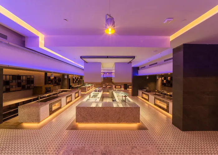 Hotel familiar: Planet Hollywood Cancun By Royalton, An Autograph Collection All-Inclusive Resort (Adults Only)