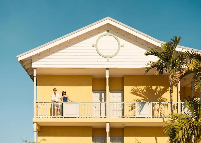 Hotel with pool: Jewel Paradise Cove Adult Beach Resort & Spa