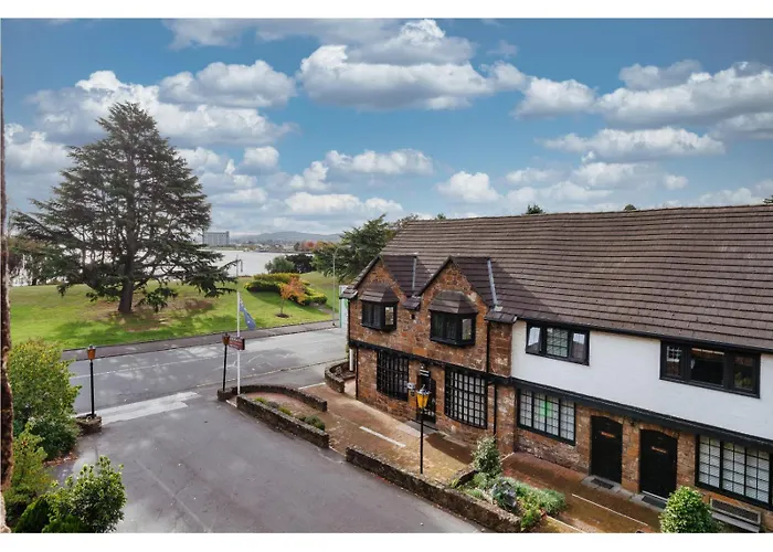 Hotel with view: Leisure Inn Penny Royal Hotel & Apartments