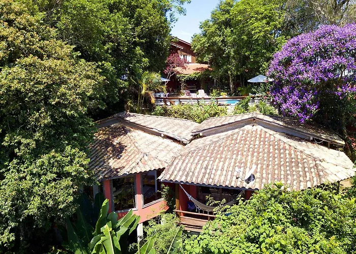 Pousada com piscina: Studios do Barão - Conforto e privacidade em meio à natureza