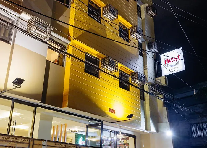 Hotel near College: Nest Nano Suites Poblacion - Makati