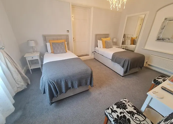 Hotel with view: Beaufort Lodge - Central Location & Free Parking