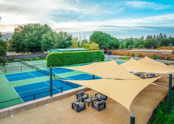 Family Hotel: The Ruse