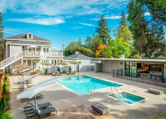 Family Hotel: The Ruse