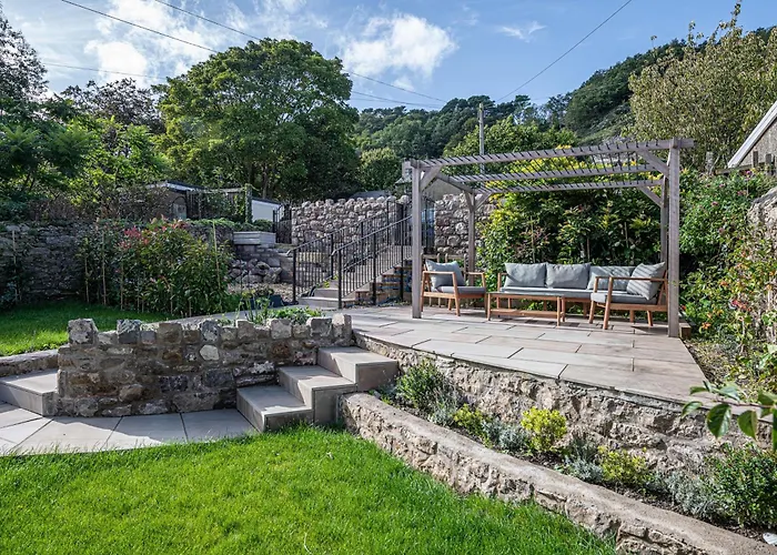 Abbey Lodge, - Period Townhouse, 5 Bedrooms & Bathrooms, With Hot Tub & Private Parking