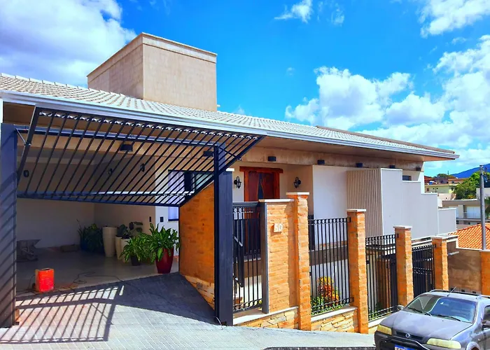 Casa de hóspedes: Suítes Capitólio Canastra