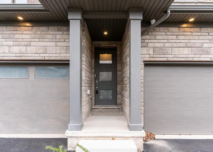 Family Hotel: Niagara Falls Luxury Living - 8 Guest House