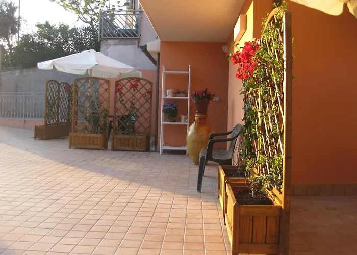 A Due Passi Dal Mare B&B