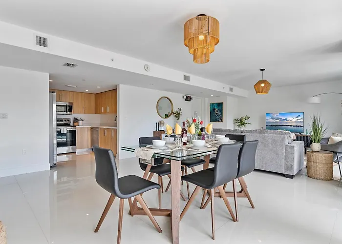 Hotel near College: Bay Harbor One Vacation