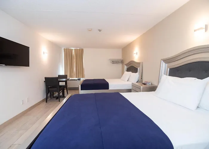 Hotel near College: Diplomat Inn