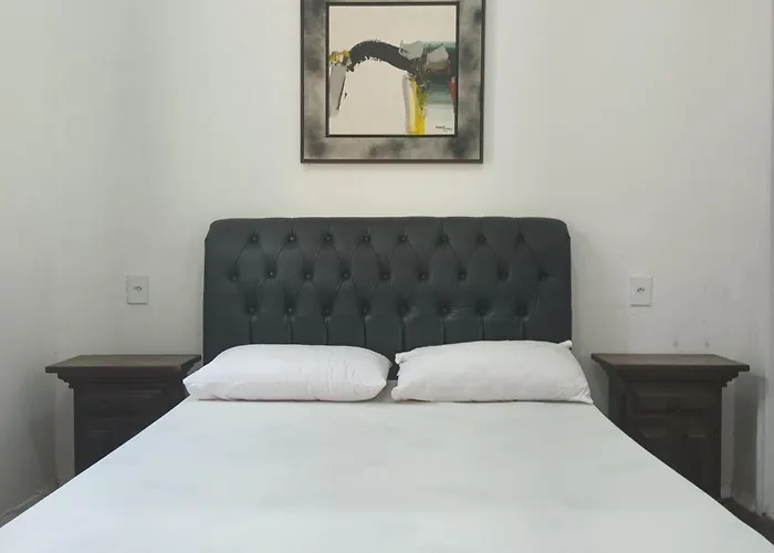 Pousada Marduk Excelente localização suites simples com banheiro privativo tudo básico local ideal para hóspedes que não são exigentes