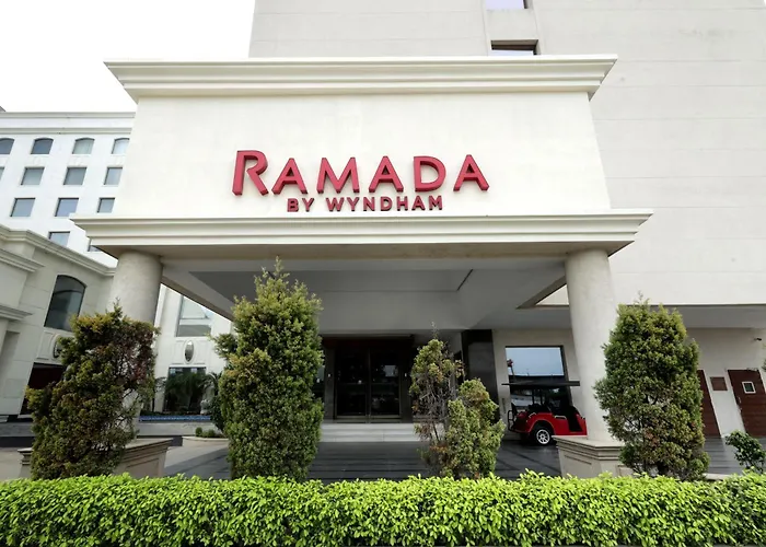 Ramada By Wyndham And Convention Center